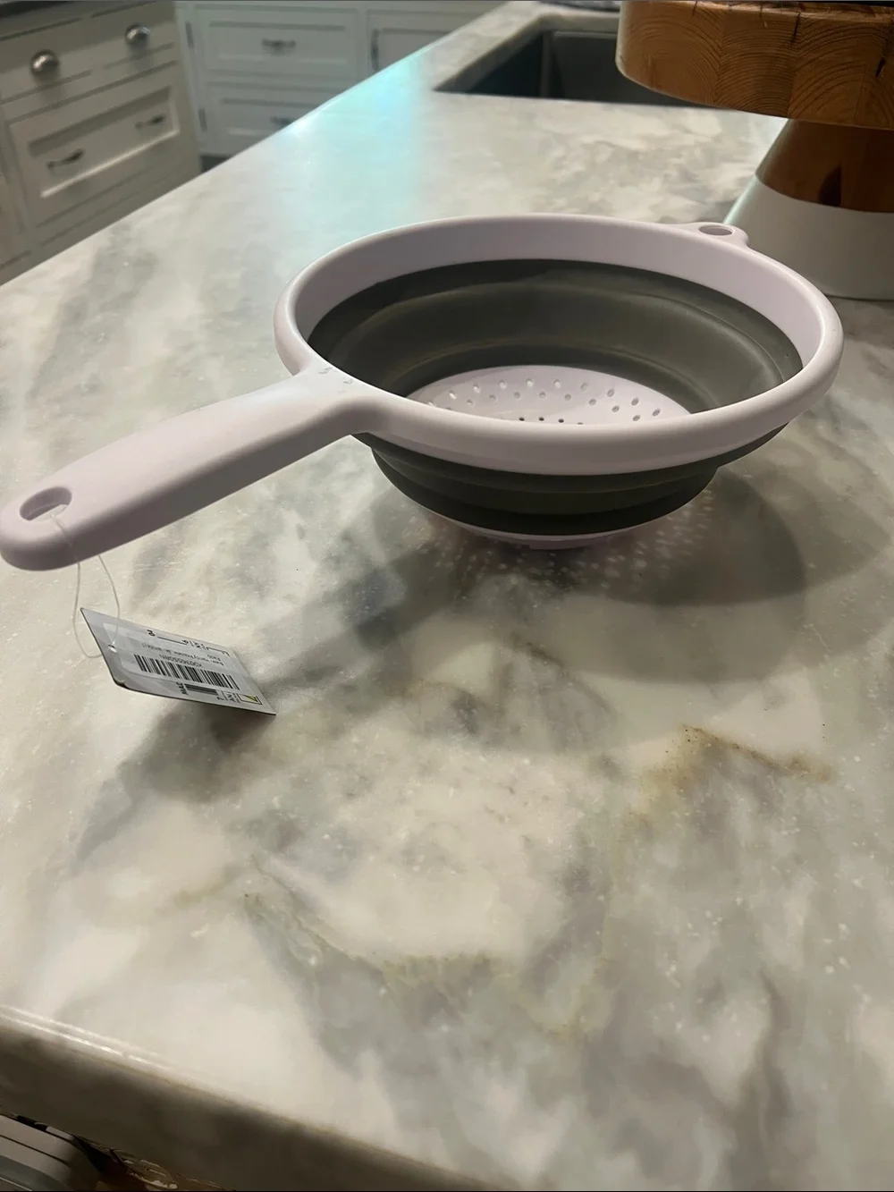 NWT Collapsible strainer with handle